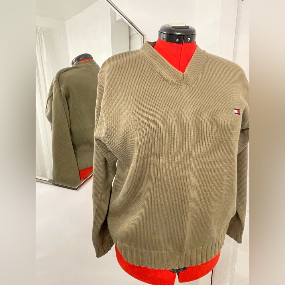 Classic TOMMY HILFIGER sweater